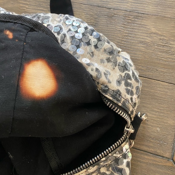 Victoria’s Secret Duffle bag - Picture 4 of 4